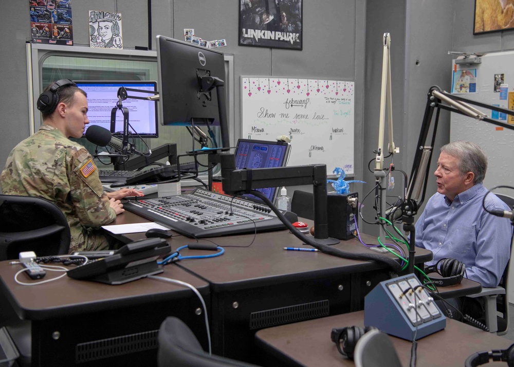 Retired CMSAF McKinley visits Yokota