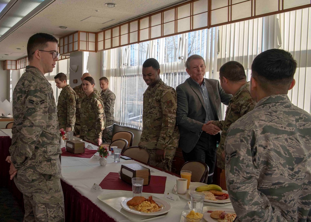 Retired CMSAF McKinley visits Yokota