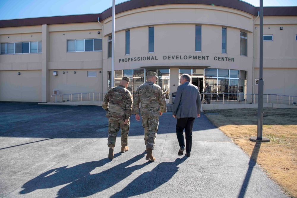 Retired CMSAF McKinley visits Yokota