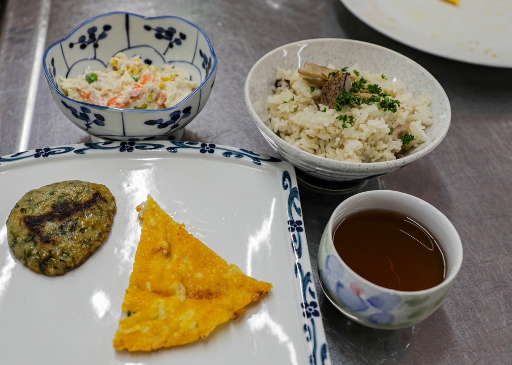 MCAS Iwakuni residents attend Lotus Root Digging Experience