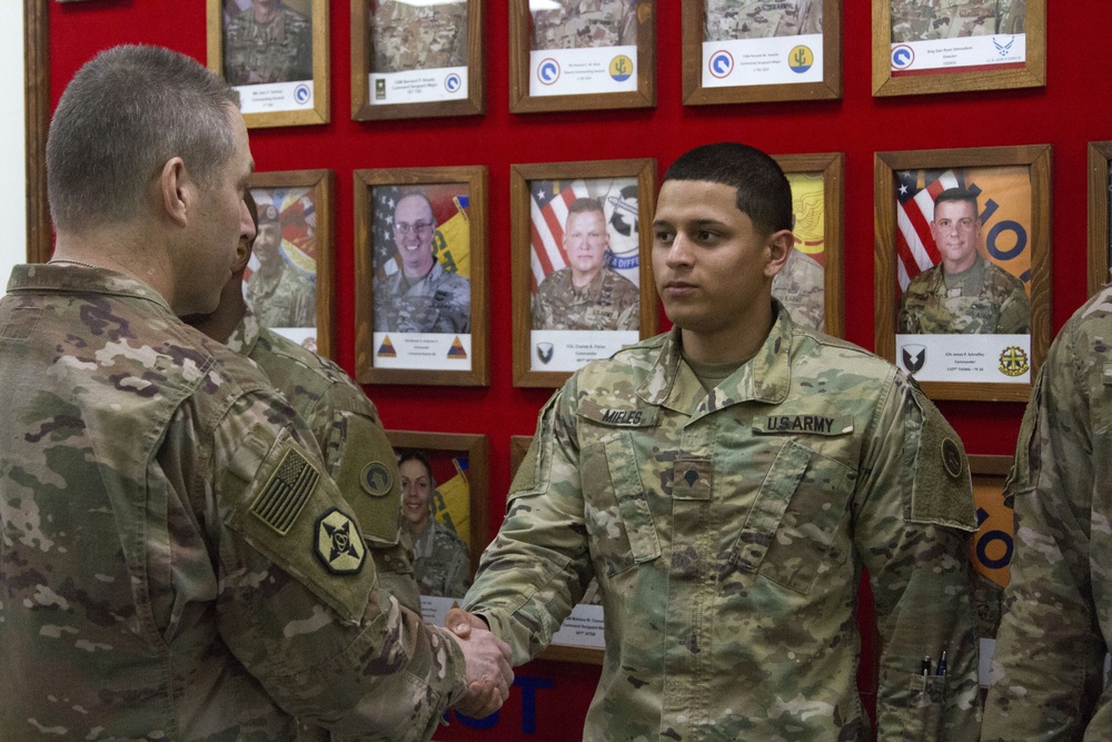 18th FMSC Soldiers Receive Coin