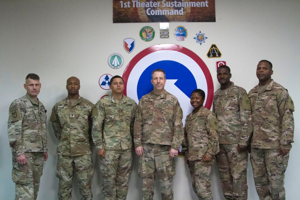 18th FMSC Soldiers Receive Coin