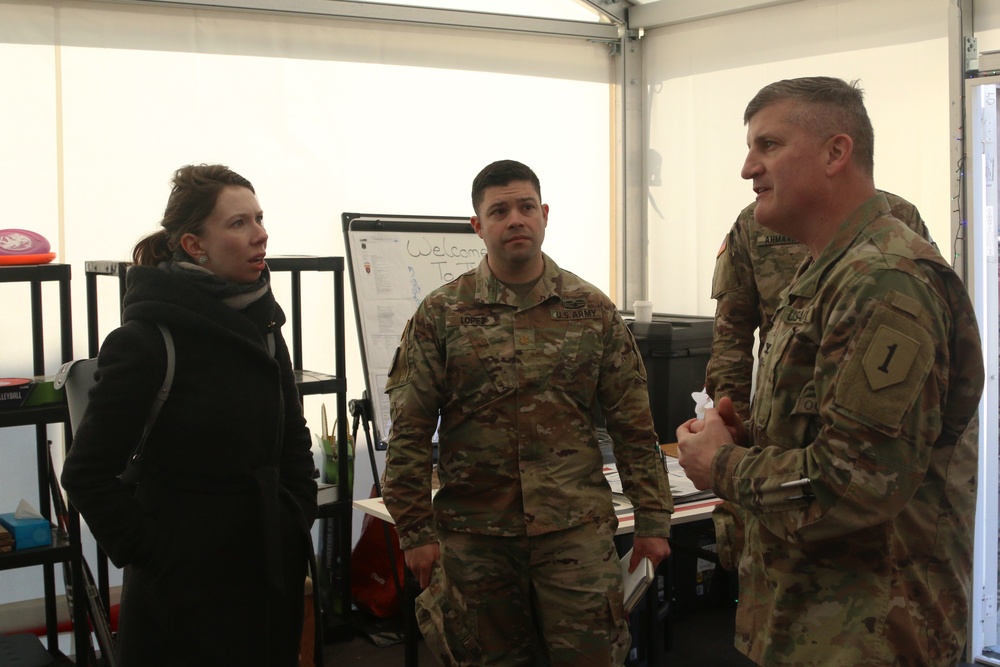 1ID FWD welcomes distinguished guests for base visit