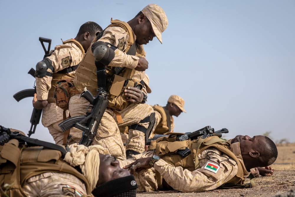 Burkinabe soldiers hone their medical skills at Flintlock 20