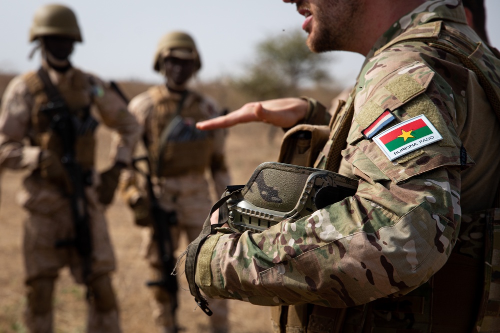 Burkinabe conduct live fire at Flintlock 20