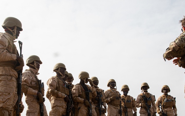Burkinabe conduct live fire at Flintlock 20