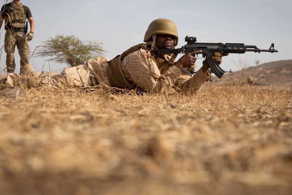 Burkinabe conduct live fire at Flintlock 20