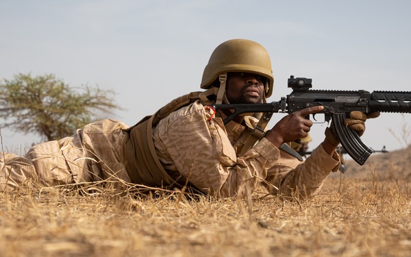 Burkinabe conduct live fire at Flintlock 20