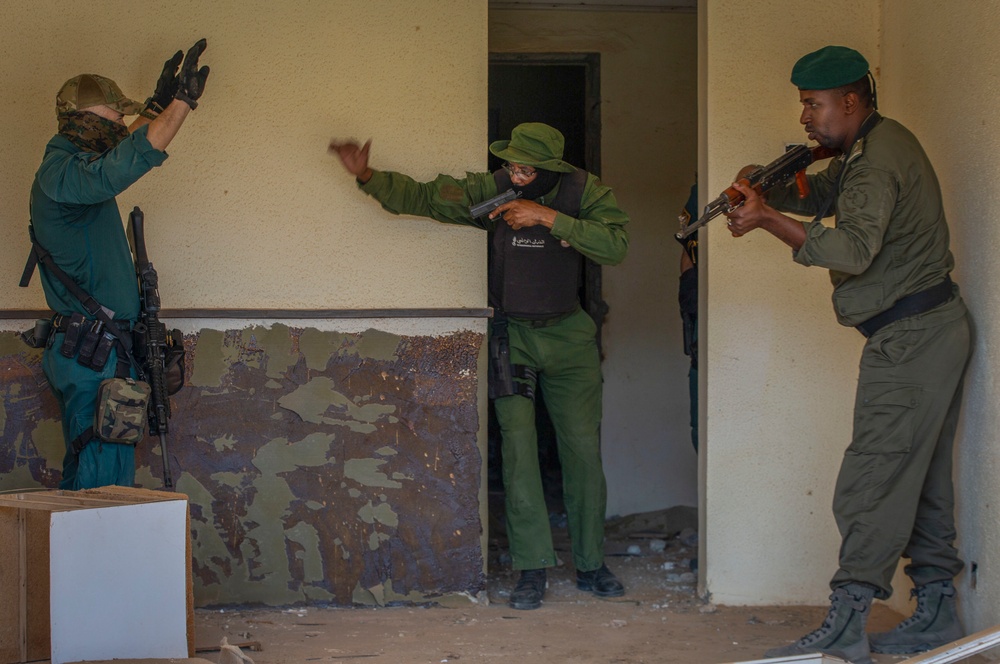 Spanish Civil Guard teaches urban tactics to Mauritanian Group d’Action Rapide at Flintlock 20