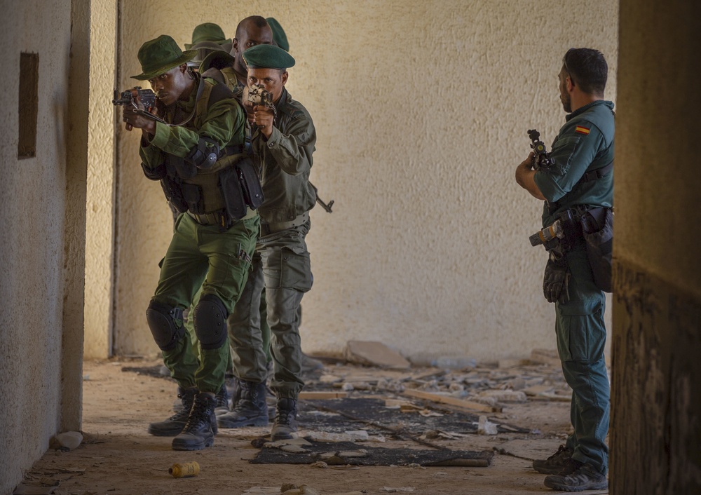 Spanish Civil Guard teaches urban tactics to Mauritanian Group d’Action Rapide at Flintlock 20