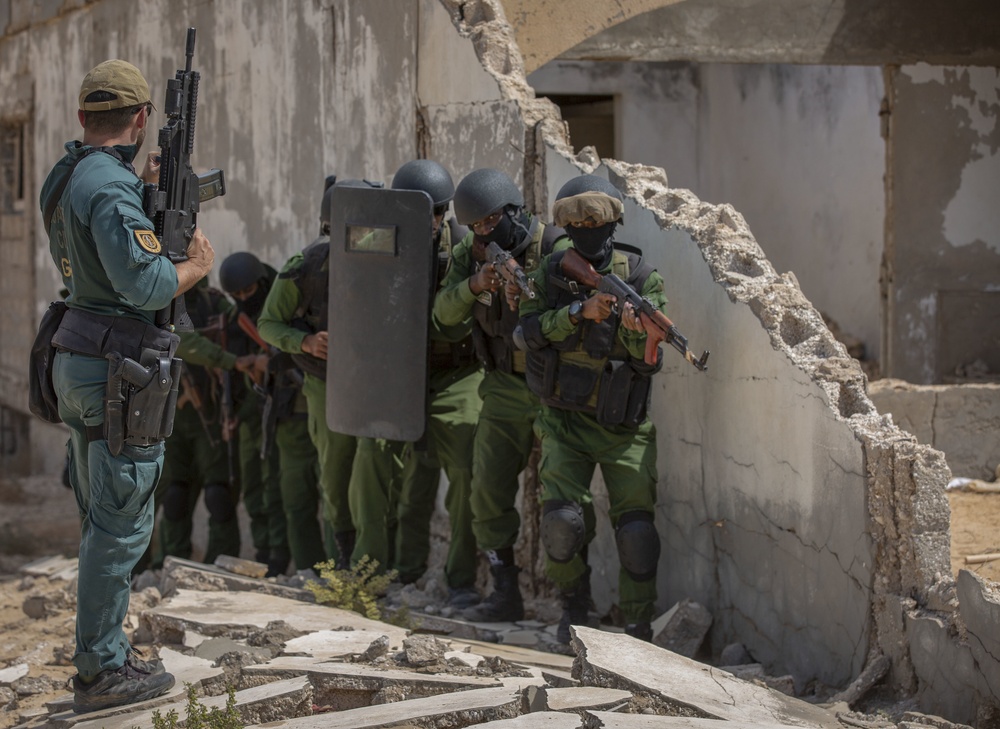 Spanish Civil Guard teaches urban tactics to Mauritanian Group d’Action Rapide at Flintlock 20