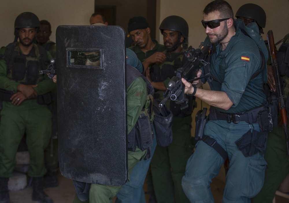 Spanish Civil Guard teaches urban tactics to Mauritanian Group d’Action Rapide at Flintlock 20