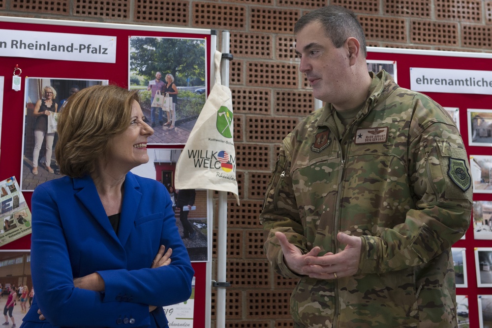 Rheinland-Pfalz and Ramstein Air Base leadership welcome American families