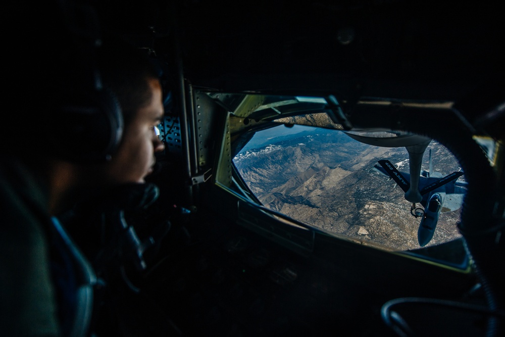 March ARB Airmen refuel Navy Hornets