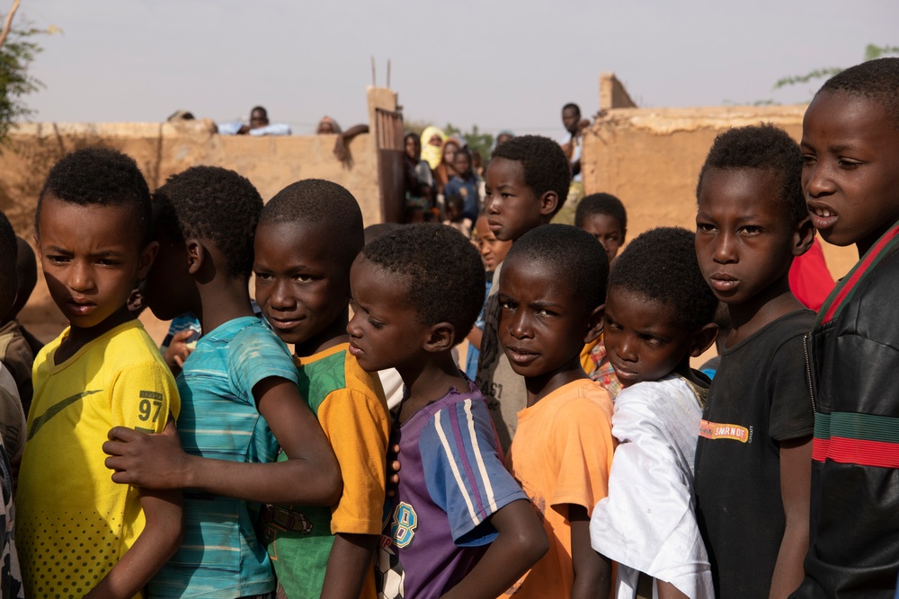 Mauritanian Children Recieve School Supplies