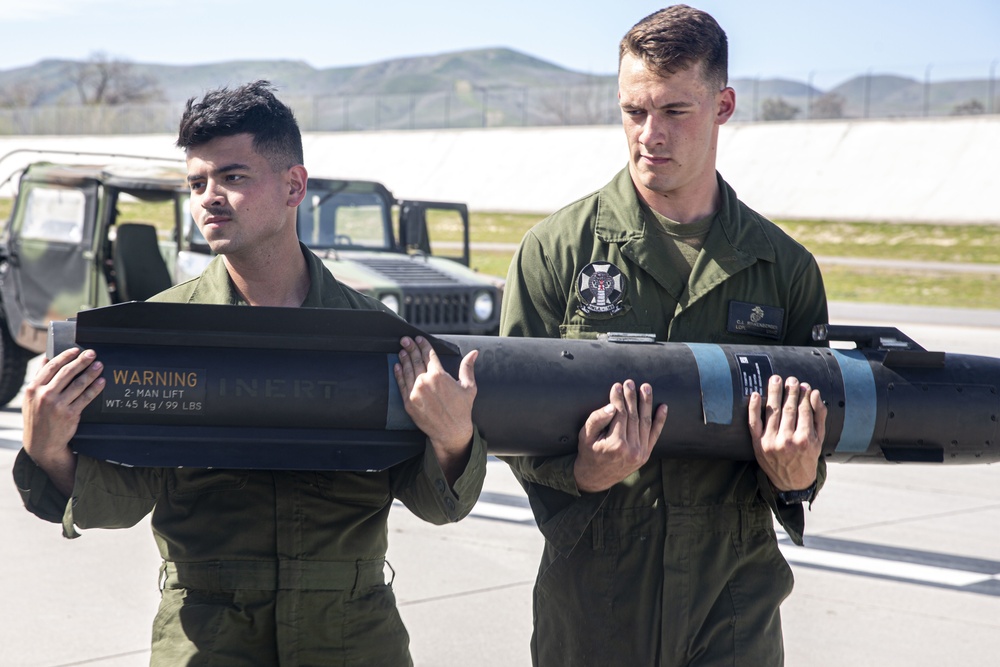 HMLA-169 assaults aerial gunnery range