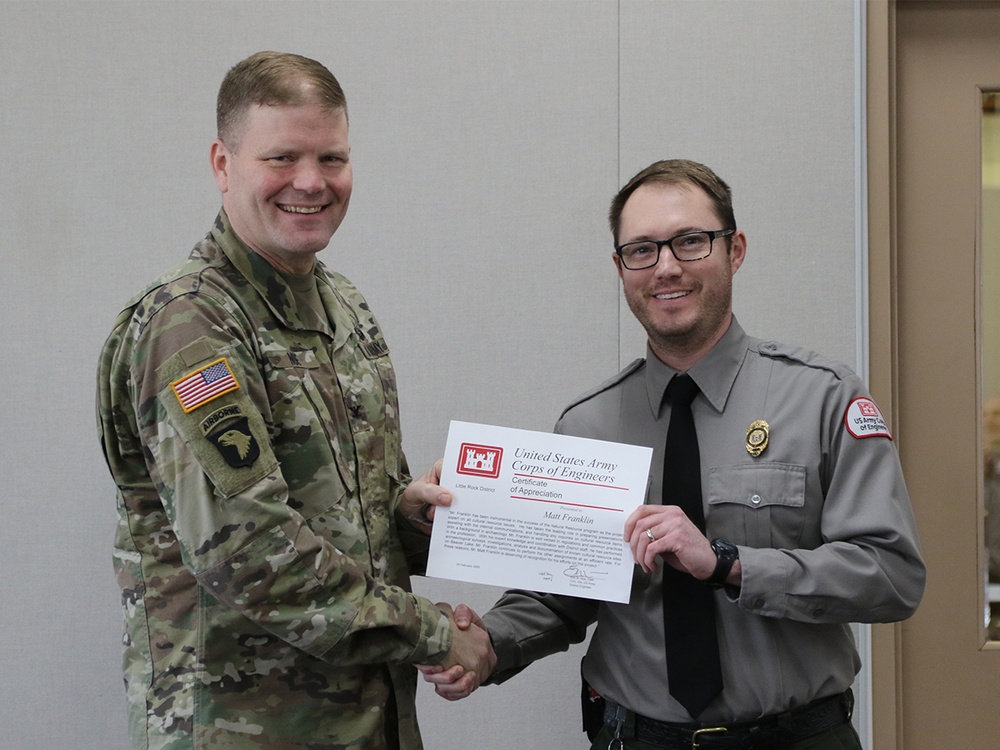 Little Rock district commander presents award