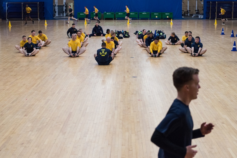 200221-N-TE695-0022 NEWPORT, R.I. (Feb. 21, 2020) -- Seaman-to-Admiral and Naval Science Institute (STA-21/NSI) students take the physical readiness test