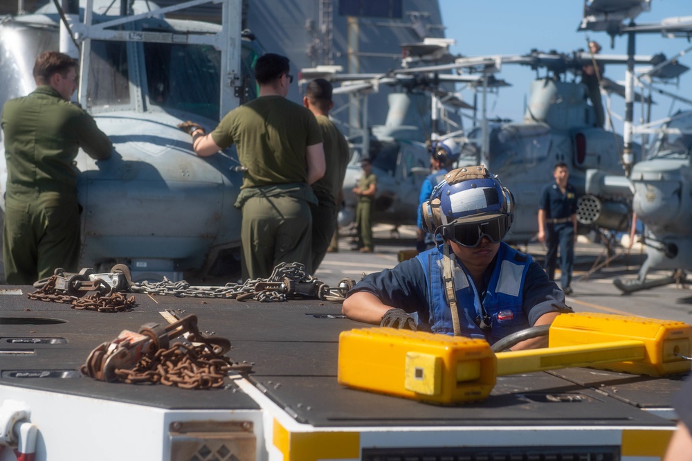 Marine Operations USS Green Bay (LPD 20)