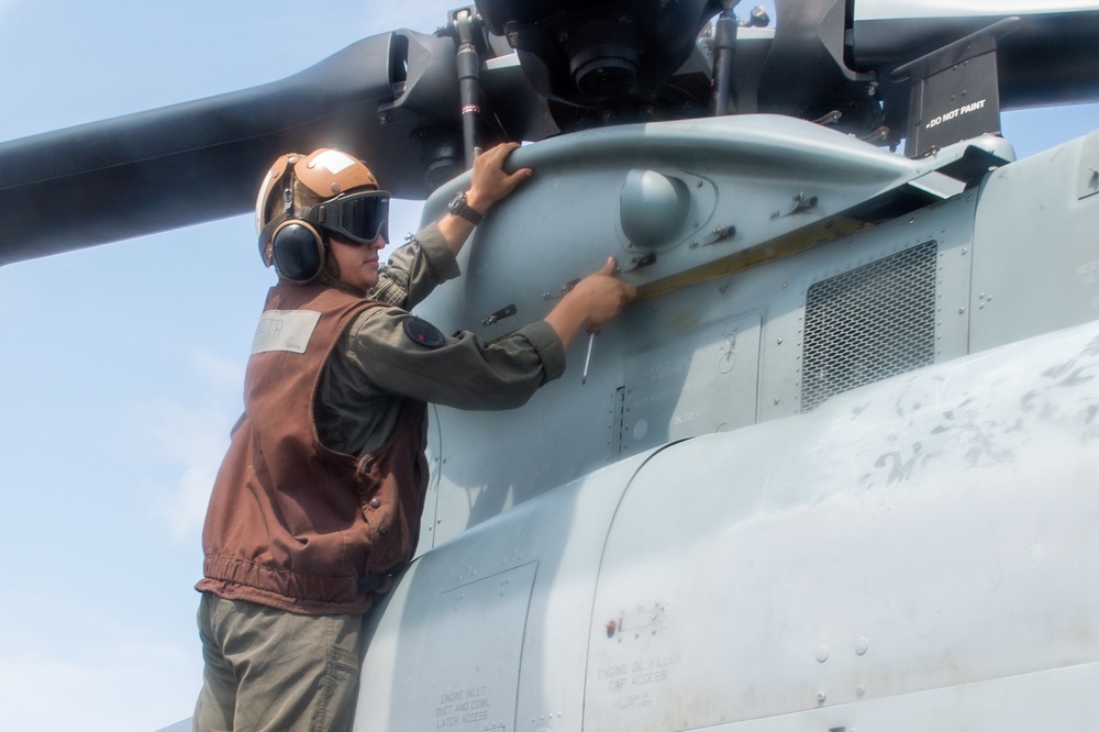 USS Green Bay (LPD 20) AH-1Z Viper Helicopter Maintenance