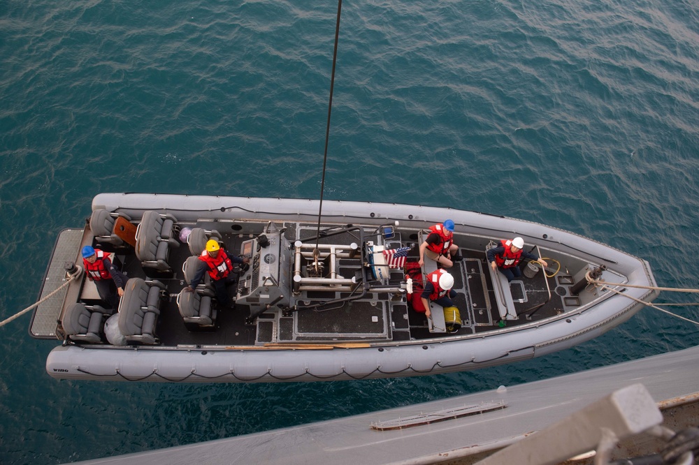 USS Green Bay (LPD 20) Sailors lower a RHIB