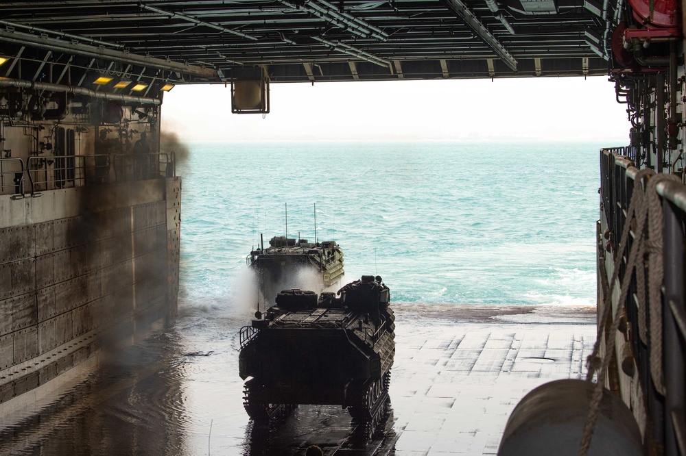 USS Green Bay (LPD 20) Launches AAVs