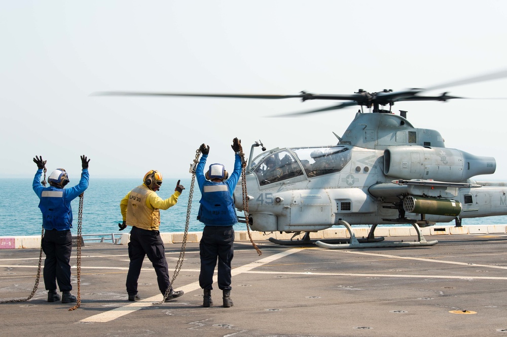 USS Green Bay (LPD 20) Flight Operations