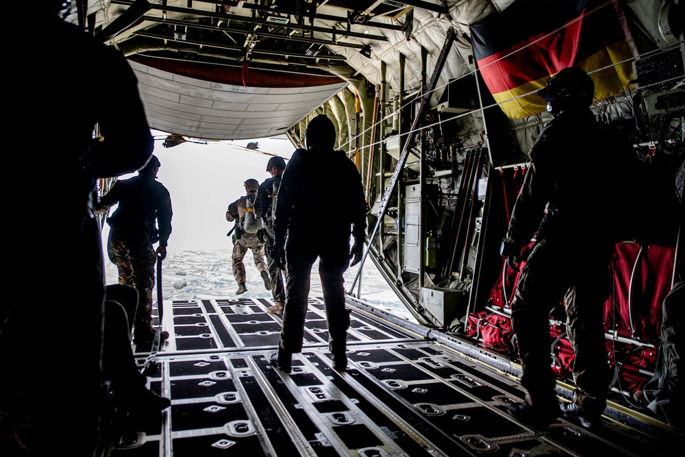 U.S., Spanish service members conduct jump training