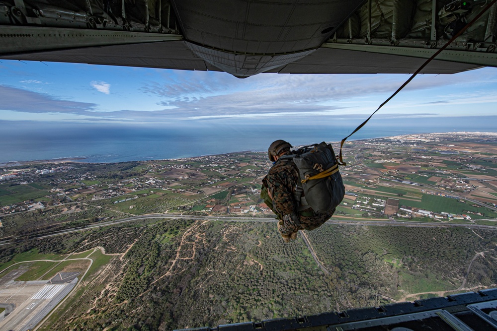 U.S., Spanish service members conduct jump training