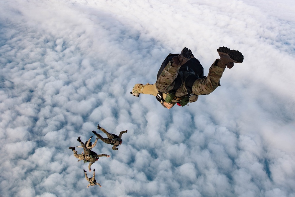 U.S., Spanish service members conduct jump training