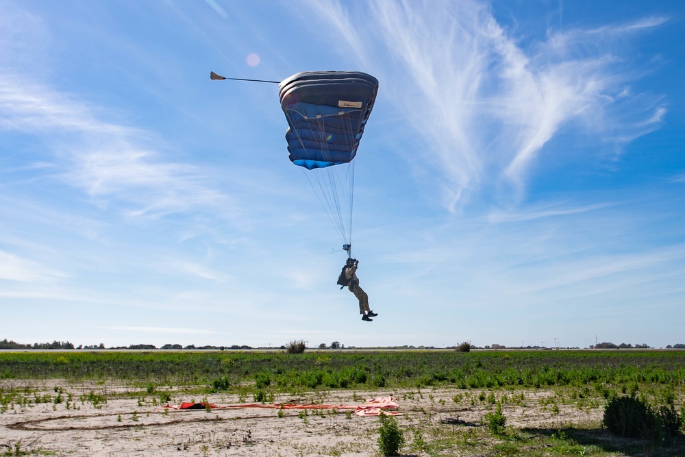 U.S., Spanish service members conduct jump training