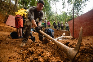 Iwakuni Sailors, Marines volunteer to help farm (Radio)