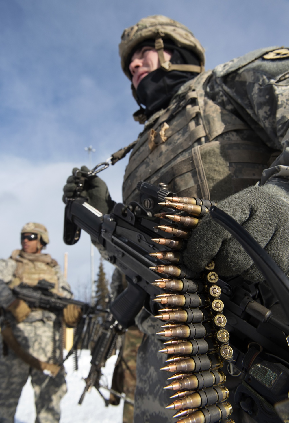 ‘3 Geronimo’ paratroopers qualify on M249 light machine guns at JBER