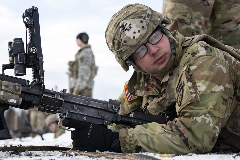 ‘3 Geronimo’ paratroopers qualify on M249 light machine guns at JBER