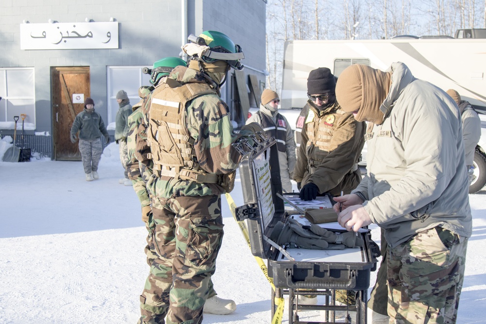 Multiple agencies participate in search and extraction during exercise Arctic Eagle 2020