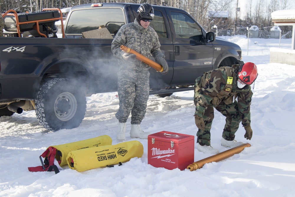 Multiple agencies participate in search and extraction during exercise Arctic Eagle 2020