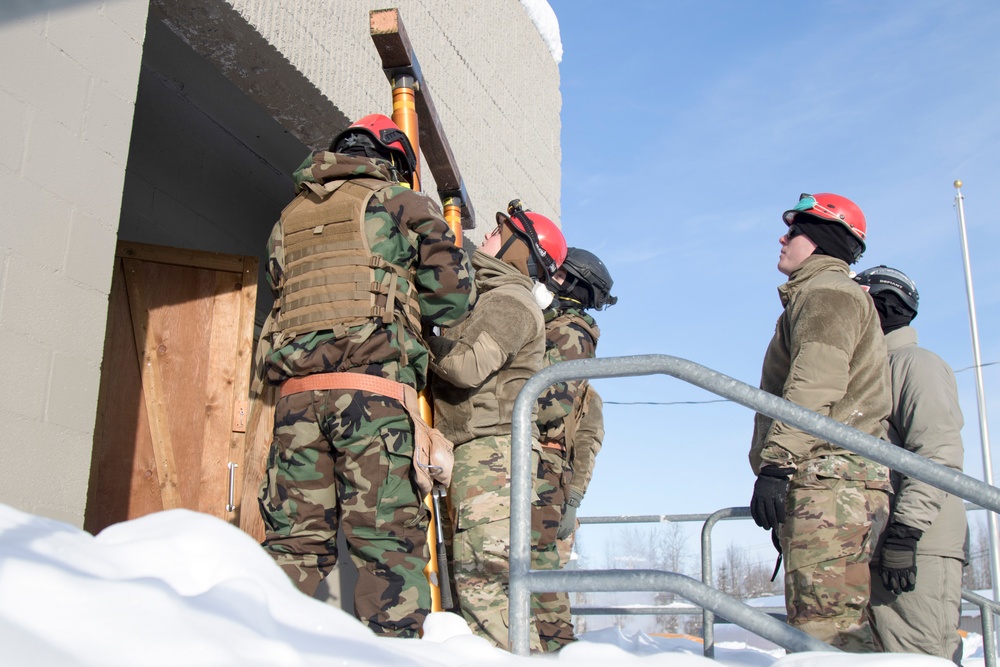 Multiple agencies participate in search and extraction during exercise Arctic Eagle 2020