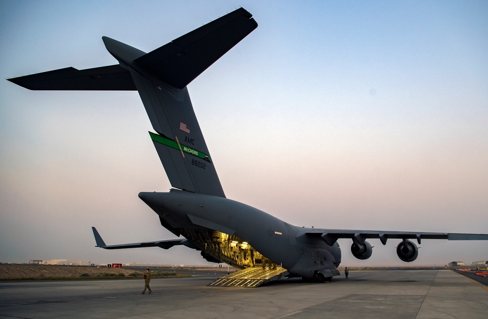 816th EAS flies to Iraq