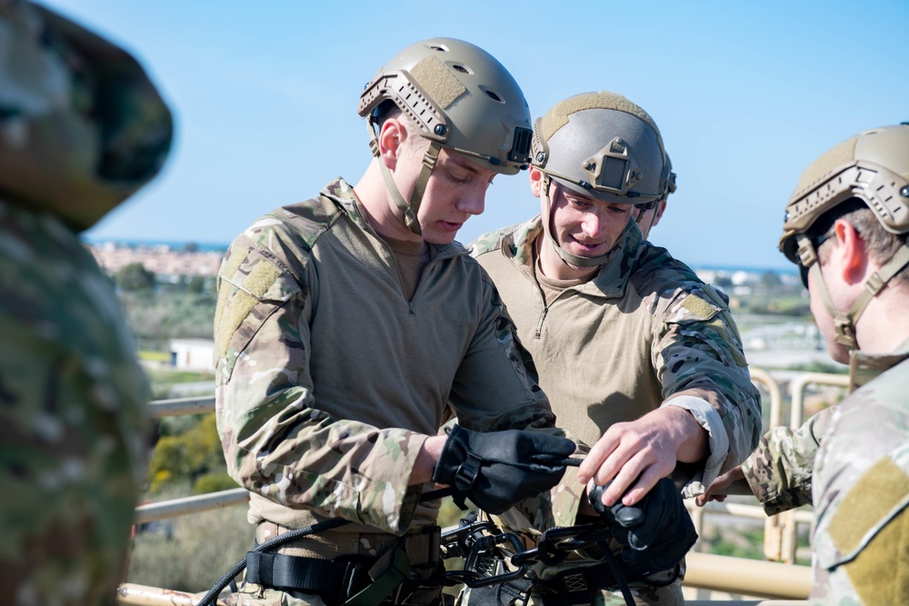 DVIDS - Images - EODMU 8 conducts HRST cast master training