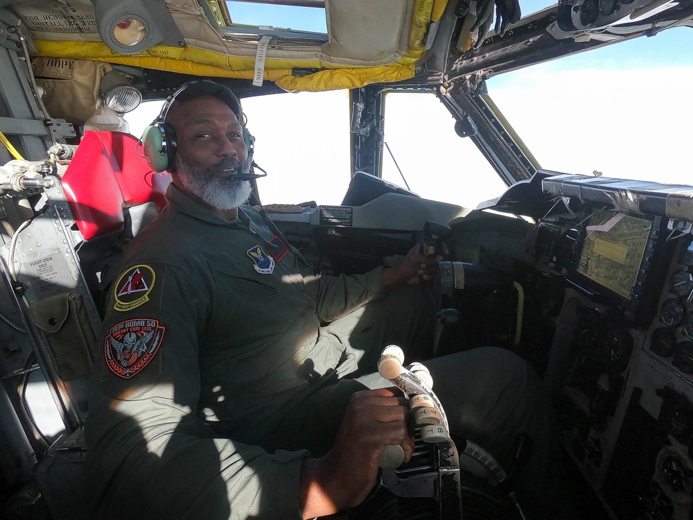 NBA HOF’er Karl Malone flies in a B-52