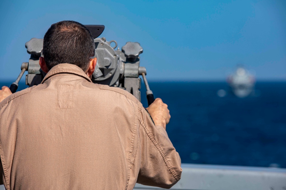 Sailors take part in RAS with RFA Wave Knight