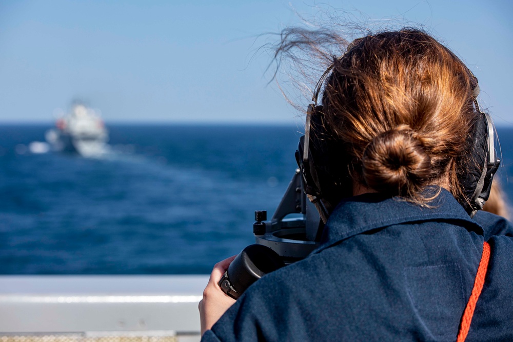 Sailors take part in RAS with RFA Wave Knight