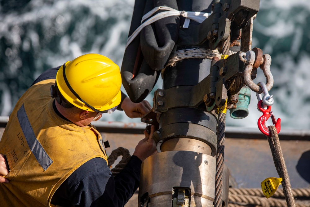 Sailors take part in RAS with RFA Wave Knight