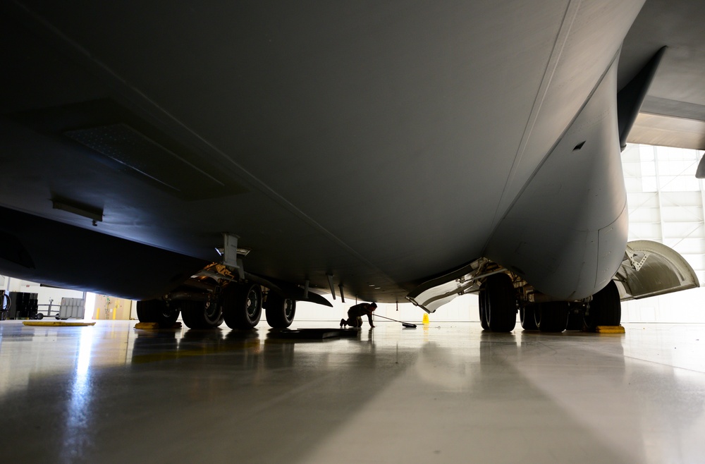 Airmen Refurb C17s at Travis AFB