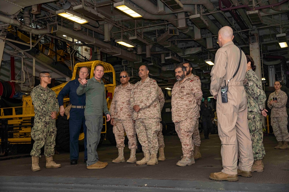 Kuwait Naval Forces Visit USS Bataan