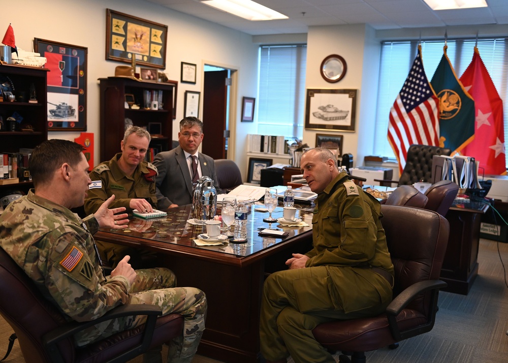 Maj. Gen. Yehuda Fox visits FCC