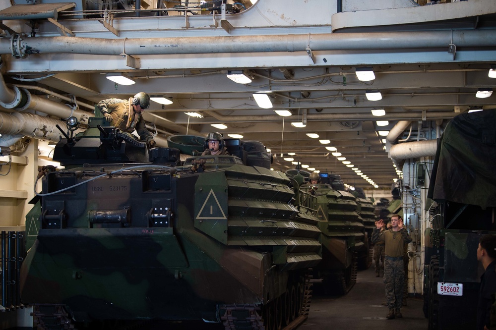 Cobra Gold 20: AAV Launch Aboard USS Green Bay