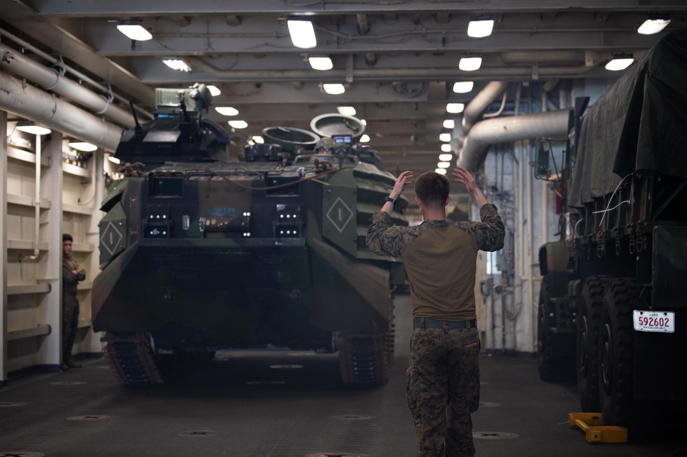 Cobra Gold 20: AAV Launch Aboard USS Green Bay