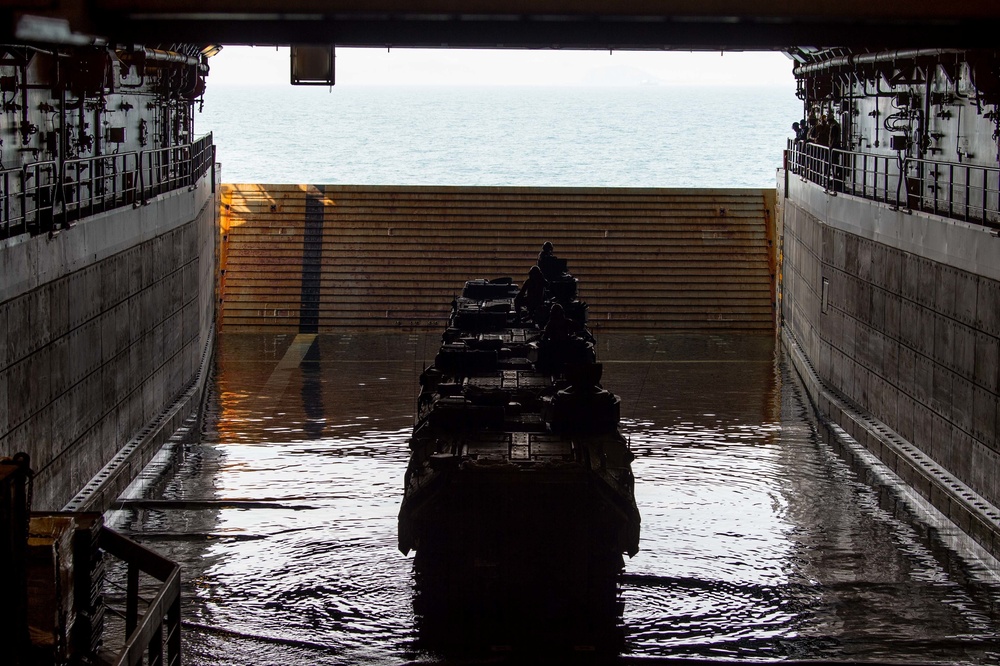 Cobra Gold 20: AAV Launch Aboard USS Green Bay