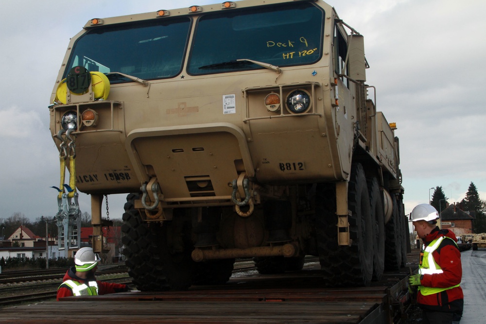 15th BSB loads vehicles at Skwierzyna railhead